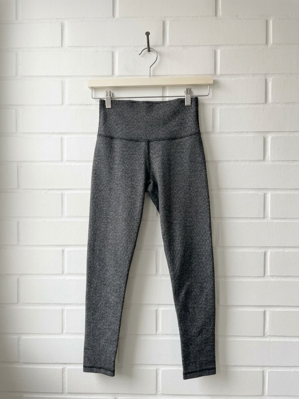 TNA Aritzia Herringbone High Rise Leggings Charcoal Gray Small
